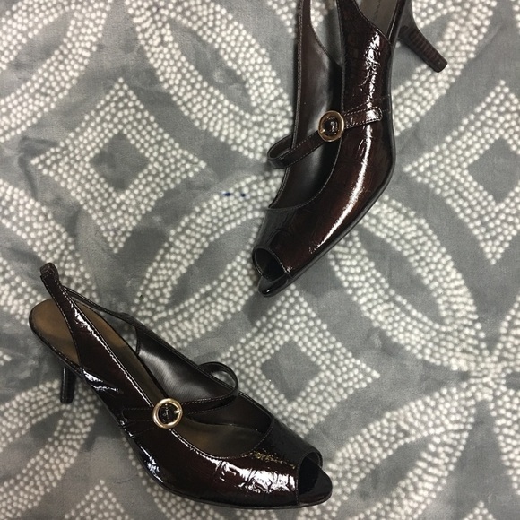 Predictions shiny brown peep toe buckle heels - Picture 3 of 4